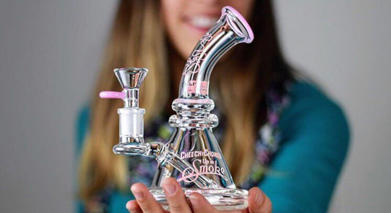 how to clean a glass bong water pipe