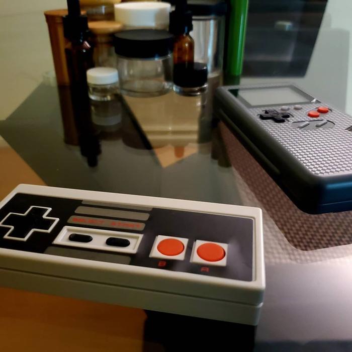classic nintendo nes controller silicone dab container