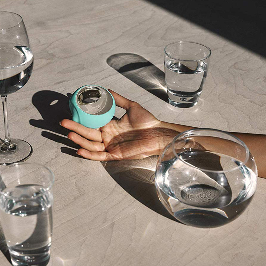LELO Ora 3 Aqua Size In Hand
